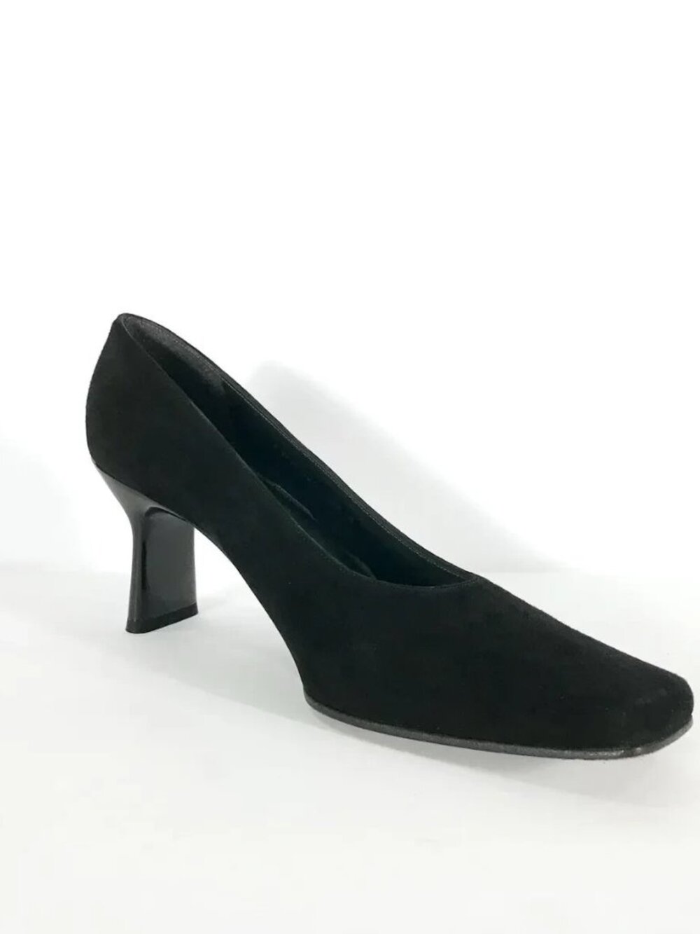 Vintage Stuart Weitzman Black Suede kitten heel pumps, Size 6 AAA